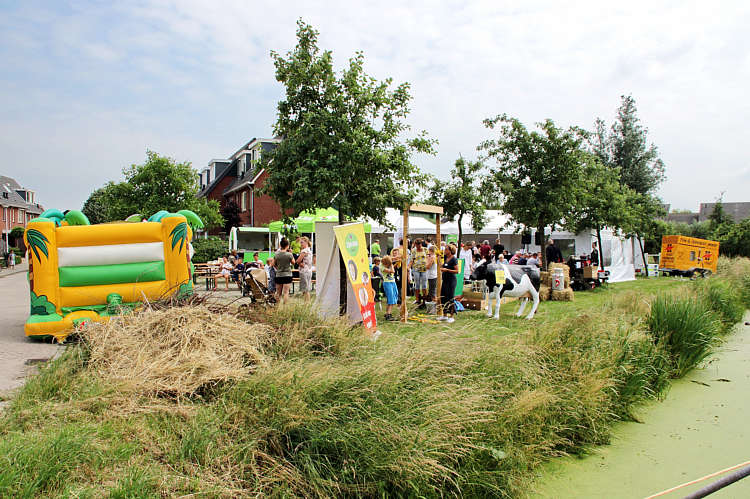 9-6-2018 - Proeverij in zomersfeer door de PLUS in Waarder_06